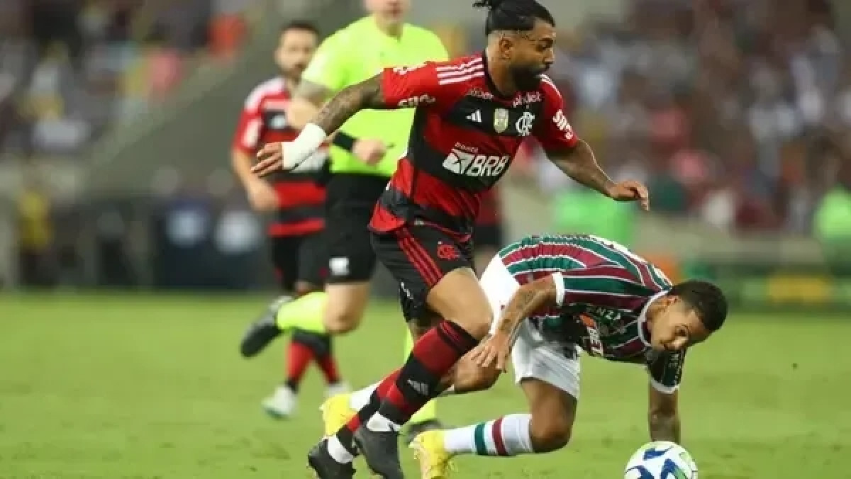 Fluminense x Flamengo: CBF divulga áudio do VAR de pisão de Gabigol