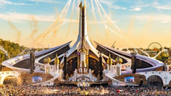 Tomorrowland divulga line-up com 40 artistas de festival que acontece em outubro