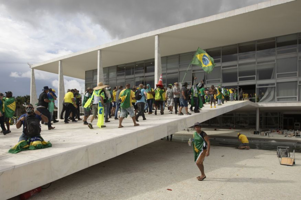 STF começa a trocar carpete do plenário destruído no 8 de janeiro