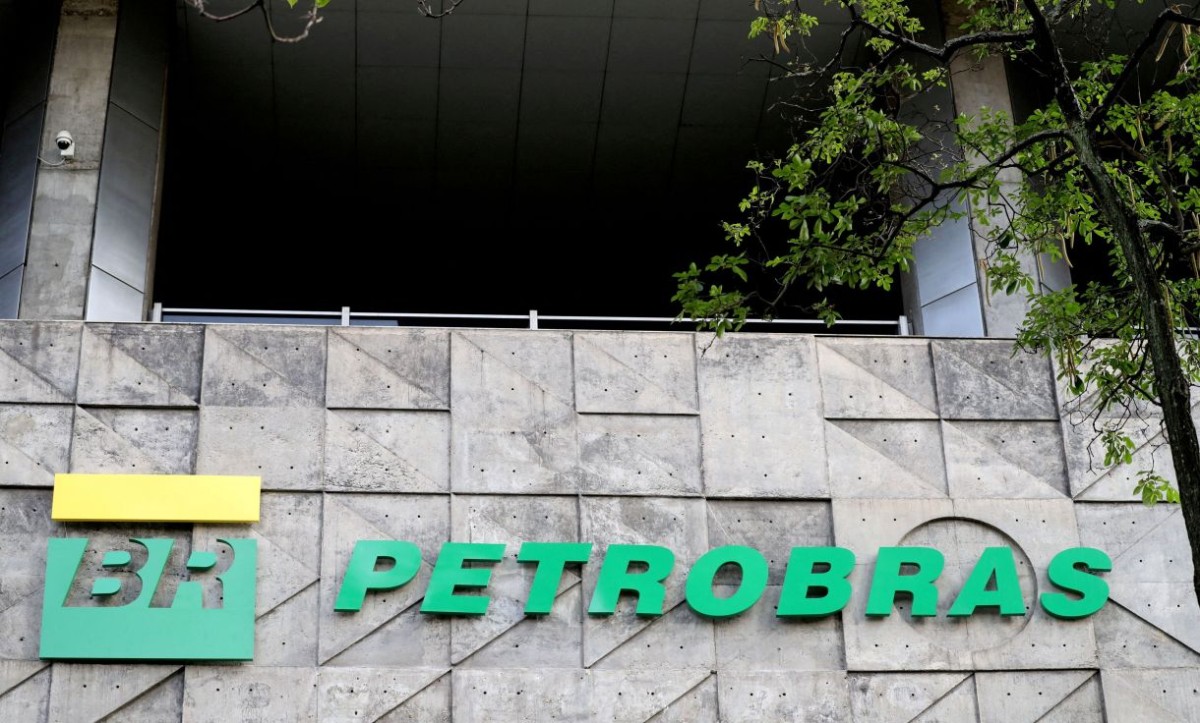 Acionistas da Petrobras aprovam mudança no estatuto que abre possibilidade de indicações políticas