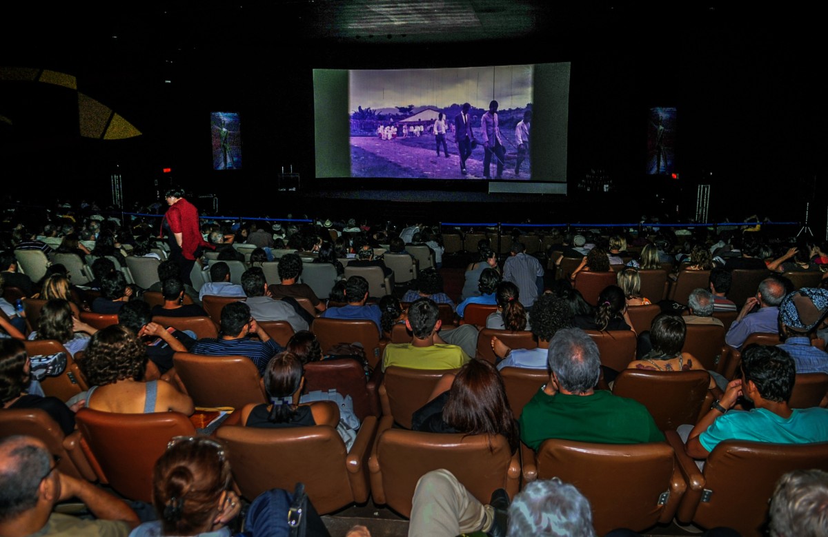 Lula sanciona leis para valorização de filmes e programas nacionais