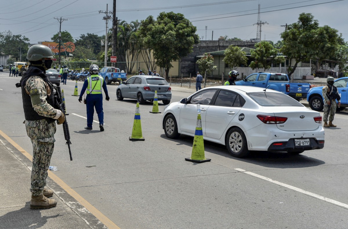 Dezenas de detentos escapam de prisão no Equador