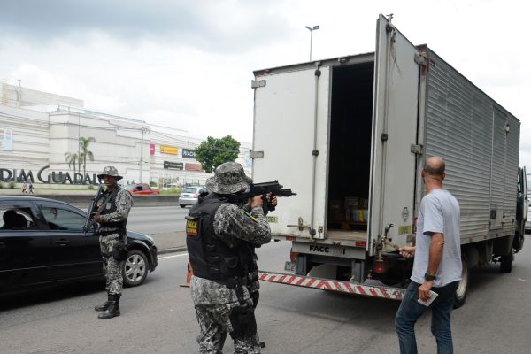 Nove caminhões de cargas foram roubados por dia no Rio em 2023
