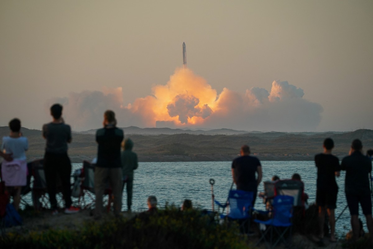 Nave espacial SpaceX desintegra após maior parte do 3º voo de teste