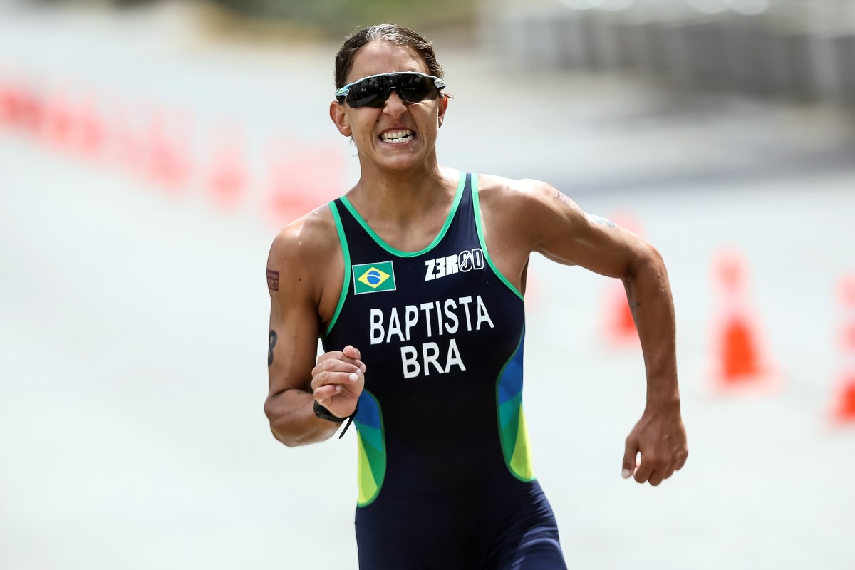 Triatleta Luisa Baptista dá primeiros passos após sofrer atropelamento