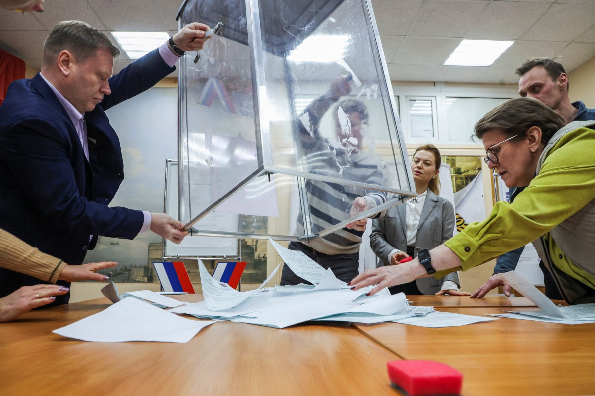 Eleições em Moscou ocorrem sob clima de desconfiança