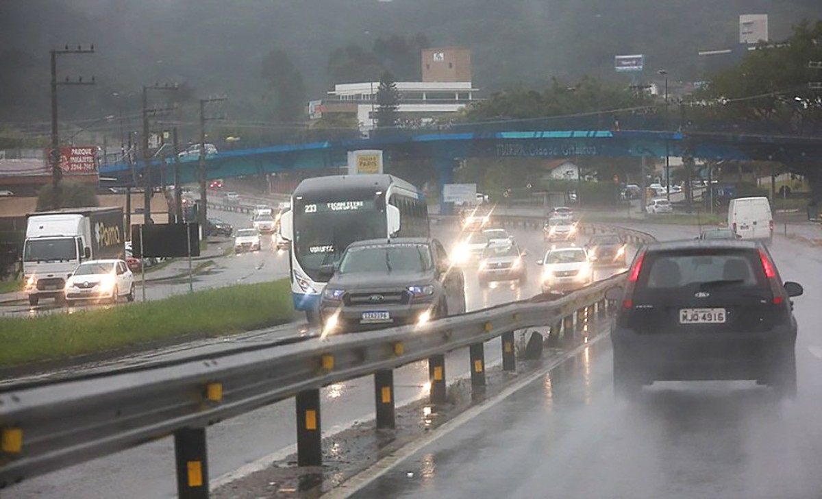 Sul e Sudeste têm alerta para chuva forte entre quinta e domingo