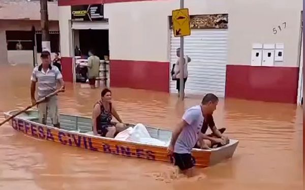 Defesa Civil socorre vítimas de chuvas que atingem o Sudeste