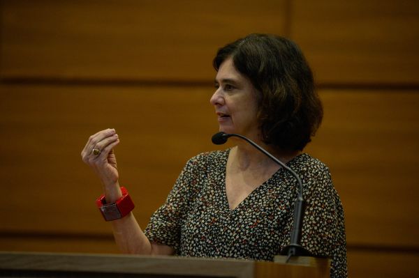 Ministra da Saúde conversa com gestores de hospitais federais do Rio