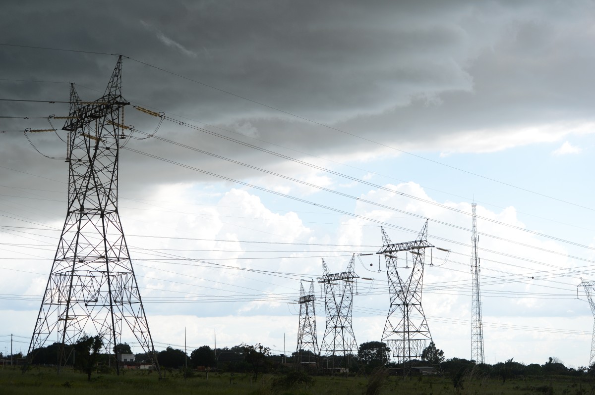 Leilão concede empreendimentos de transmissão de energia em 14 estados