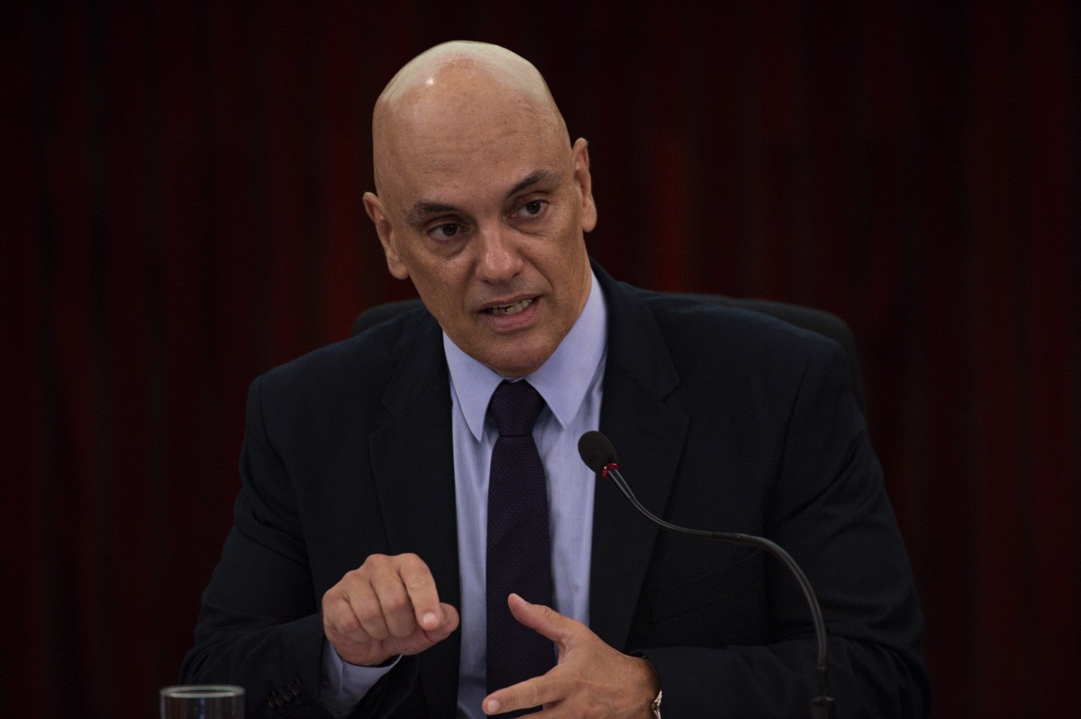 Moraes nega pedido de devolução de passaporte para Bolsonaro