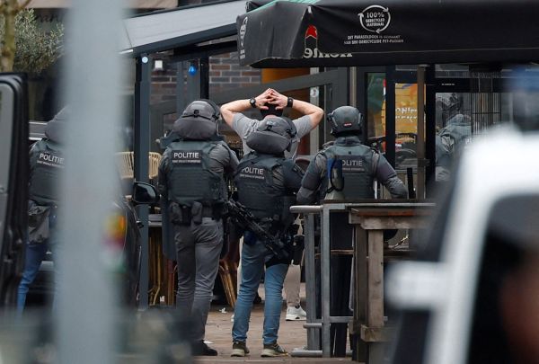 Pessoas são feitas reféns em cidade dos Países Baixos