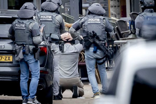 Detido homem e libertados todos os reféns na cidade holandesa de Ede