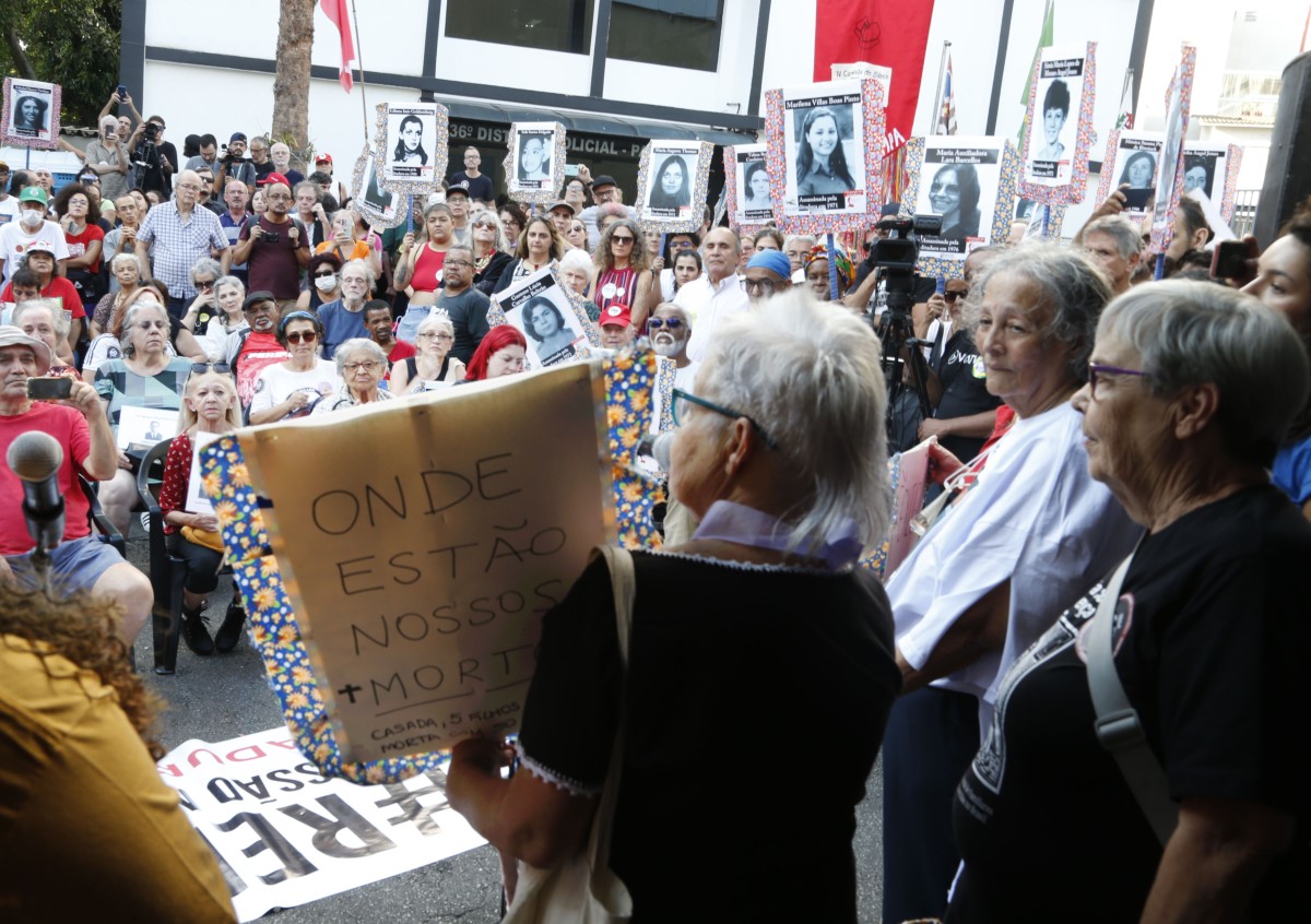 Caminhada em São Paulo lembra golpe militar e faz homenagem às vítimas