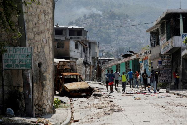 Intenso tiroteio toma ruas e deixa capital do Haiti em pânico
