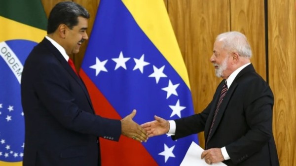 Após os elogios de Maduro a Lula, embaixador da Venezuela anuncia retorno ao Brasil