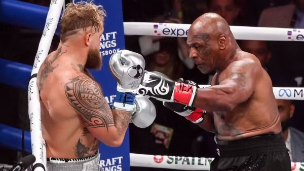 Mike Tyson começa forte, mas é superado por Jake Paul e perde por decisão dos juízes.