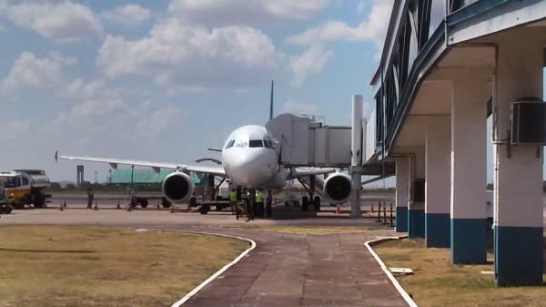 Passageira é presa pela PF no Aeroporto de Porto Velho, momentos antes de embarcar no avião.