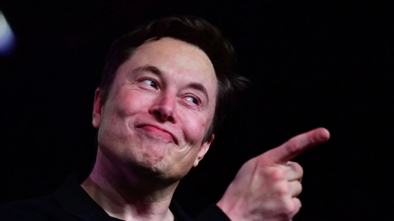 Elon Musk sugere, em mensagem no X, interesse na compra de canal de TV americano: 