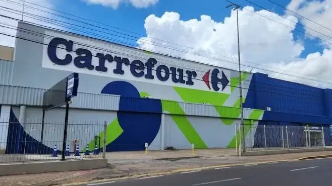 Frigoríficos brasileiros interrompem o fornecimento de carnes para o Carrefour